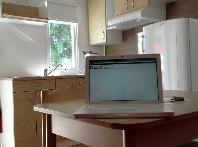 캠프장 La Caillebotiere 2*